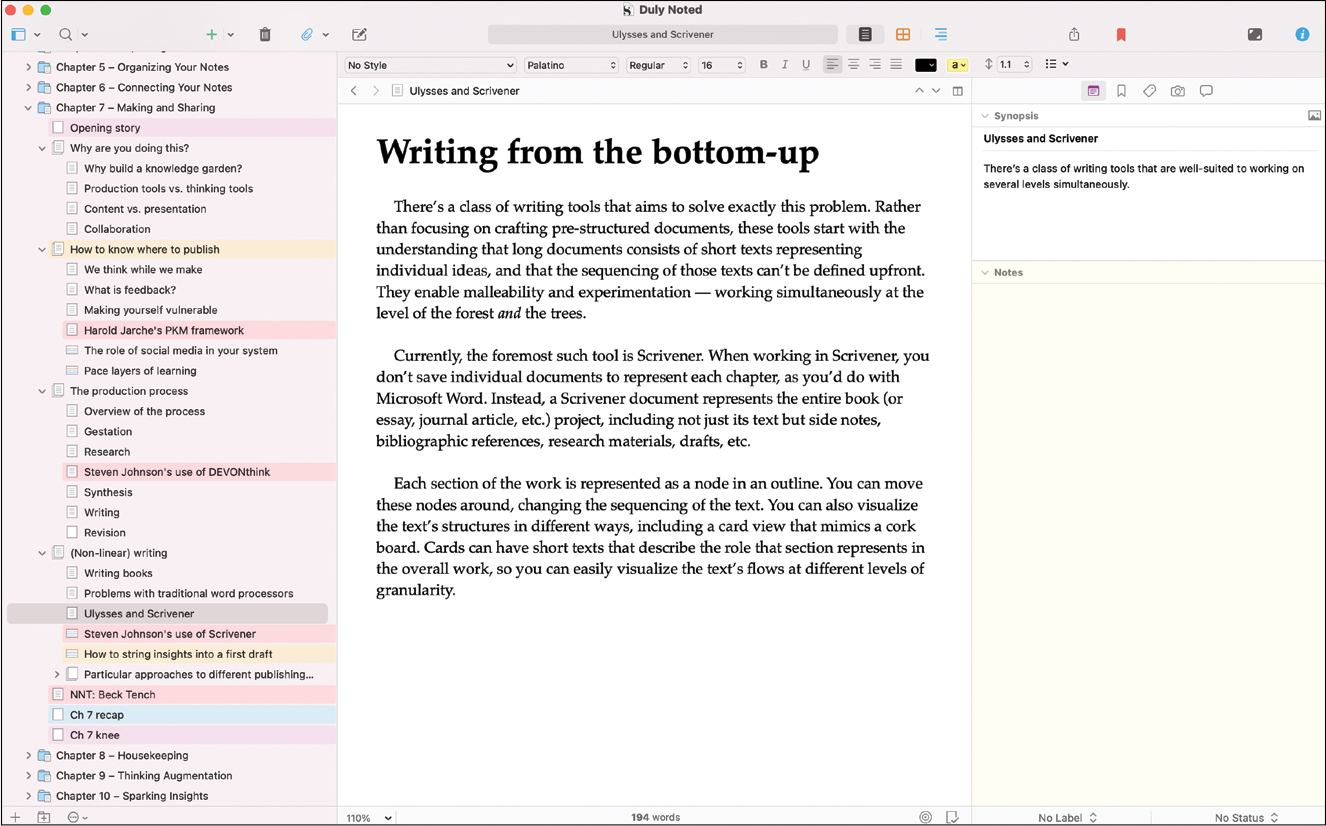 Scrivener 应用显示了本书早期草稿的文本。左侧有一个带有大纲的面板。